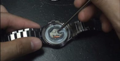 cambiar la pila a un reloj de pulsera